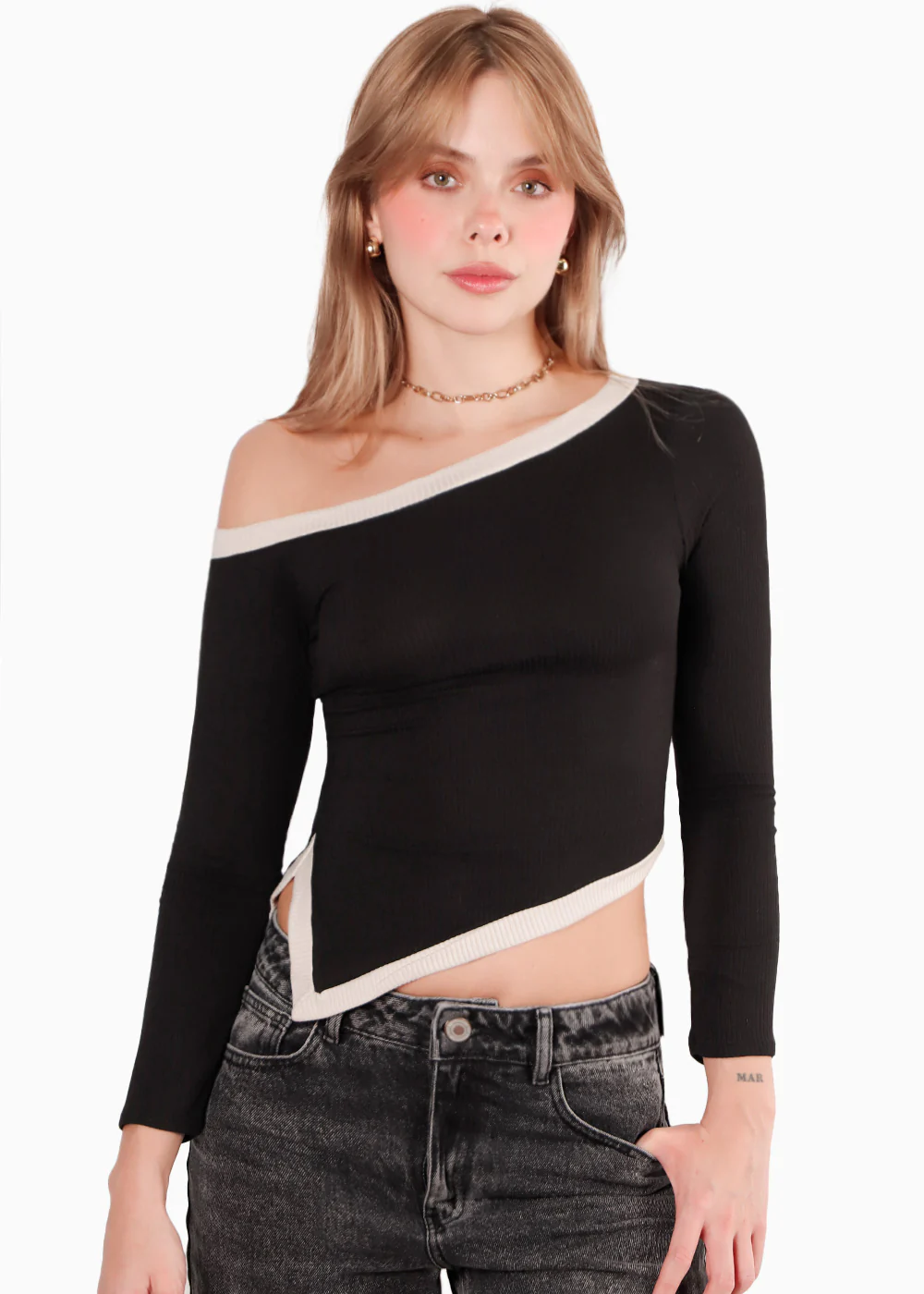 Blusa manga larga con cortes en contraste y abertura en costado - ORELIS.NEGRO - Image 5