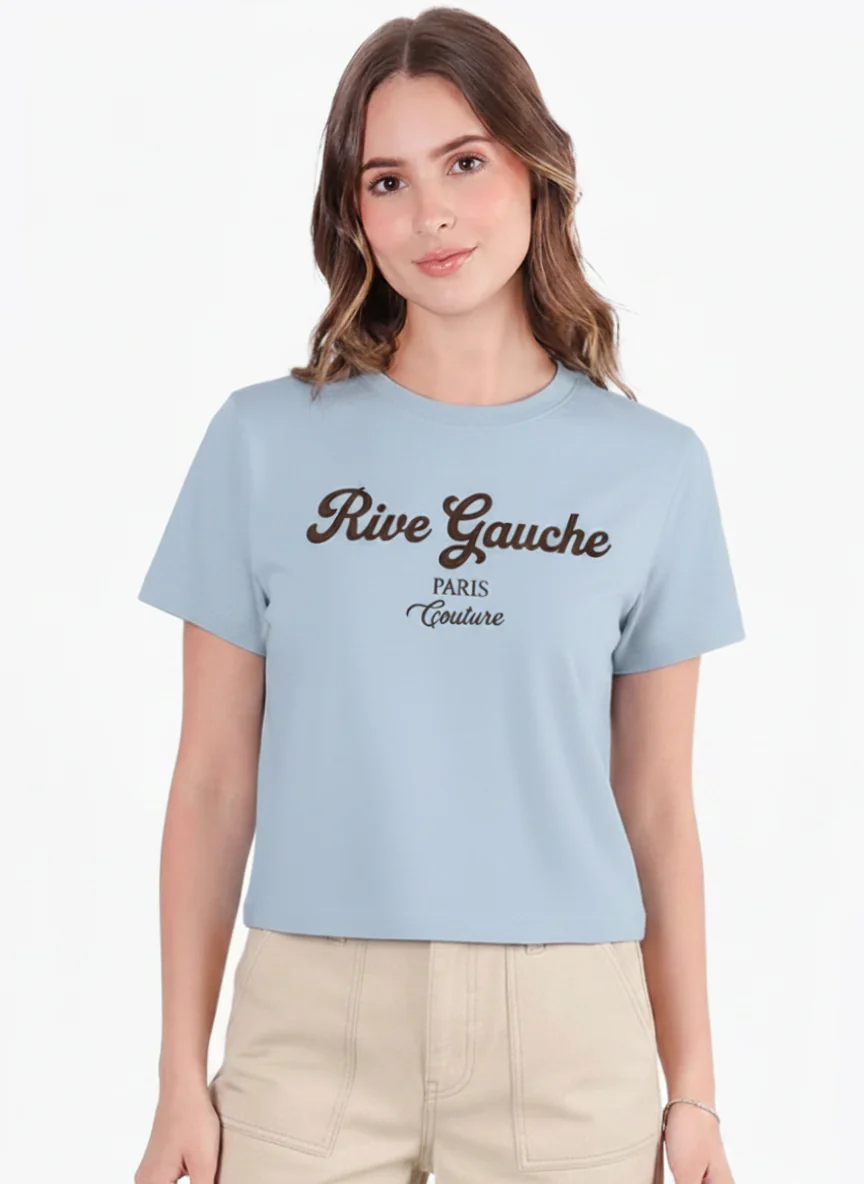 Camiseta con silueta semi oversize y con texto gráfico estampado - ALAJUELA - Image 3