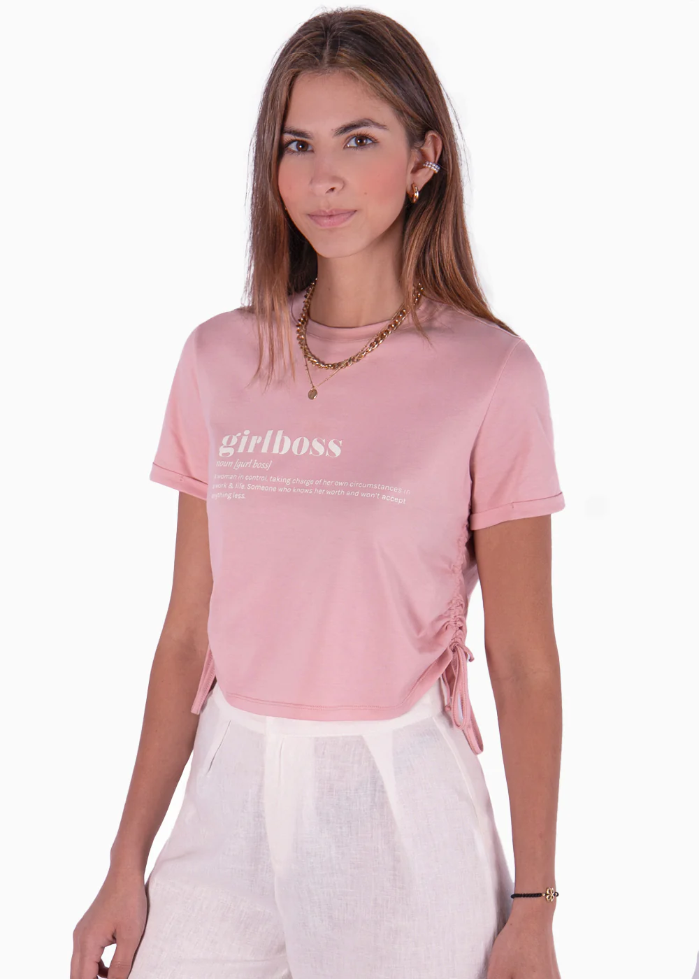 Camiseta corta con recogidos en costados y estampado "Girlboss" - Image 2