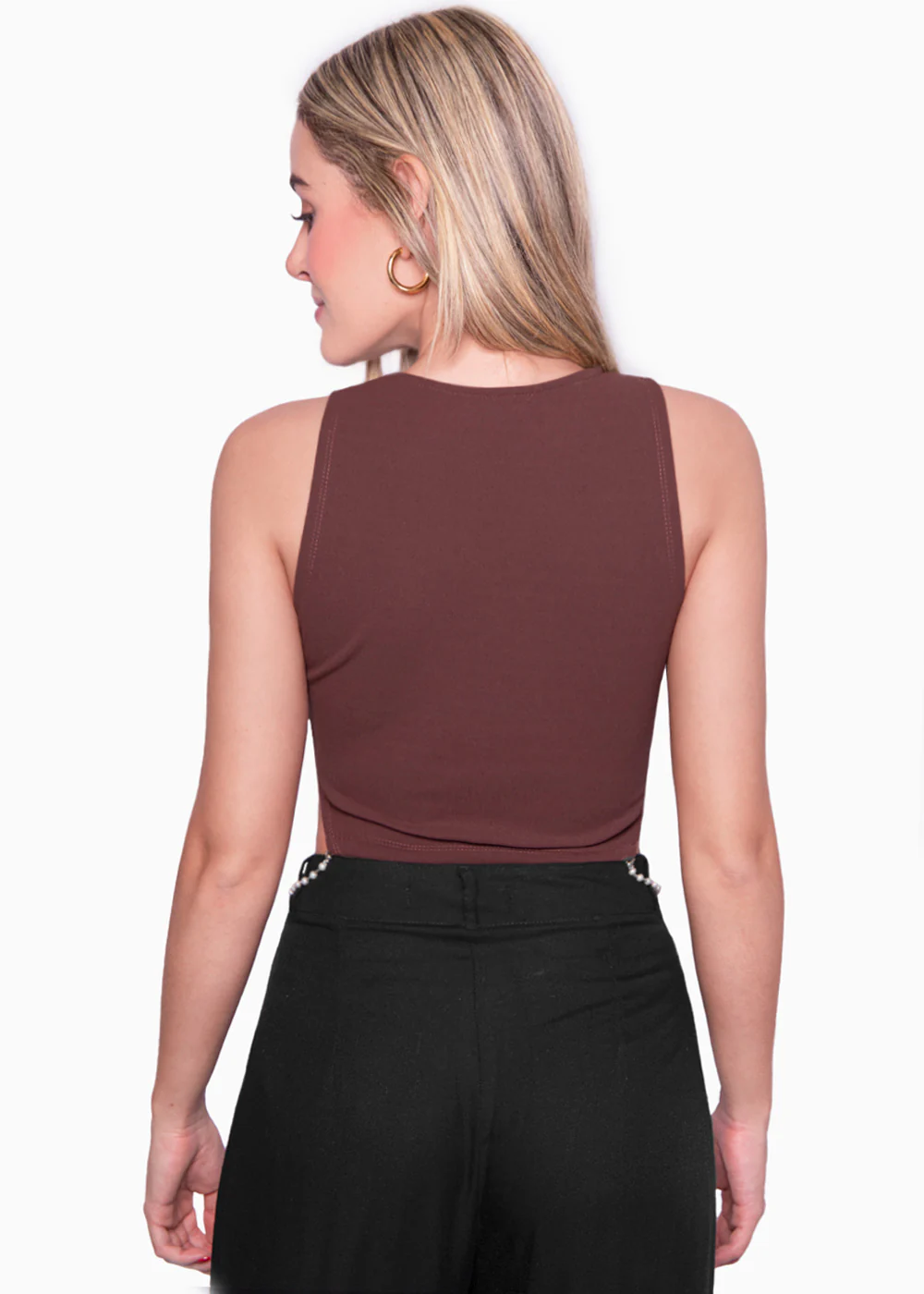 Crop top sin mangas con apliques de perlas en costados - PELEGRINA - Image 4